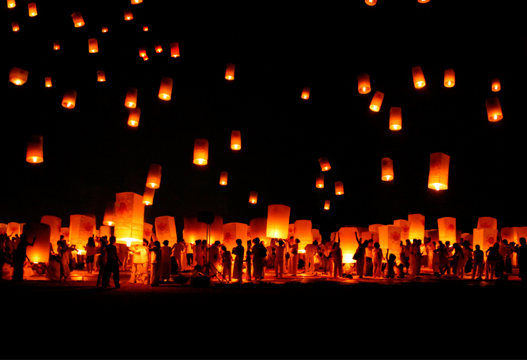 Festival Loi Krathong, fête des lumières en Thailande, lâcher de lanternes
